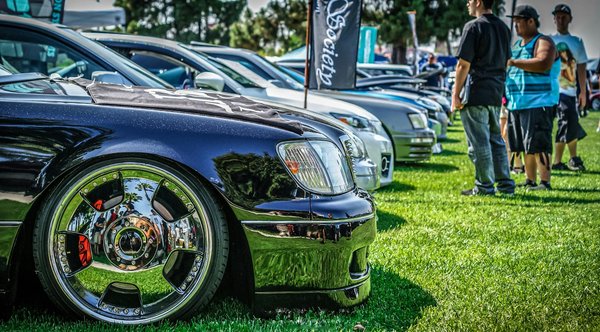 Chic Over-the-Knee Boot Looks for an Unforgettable Day Exploring Manchester